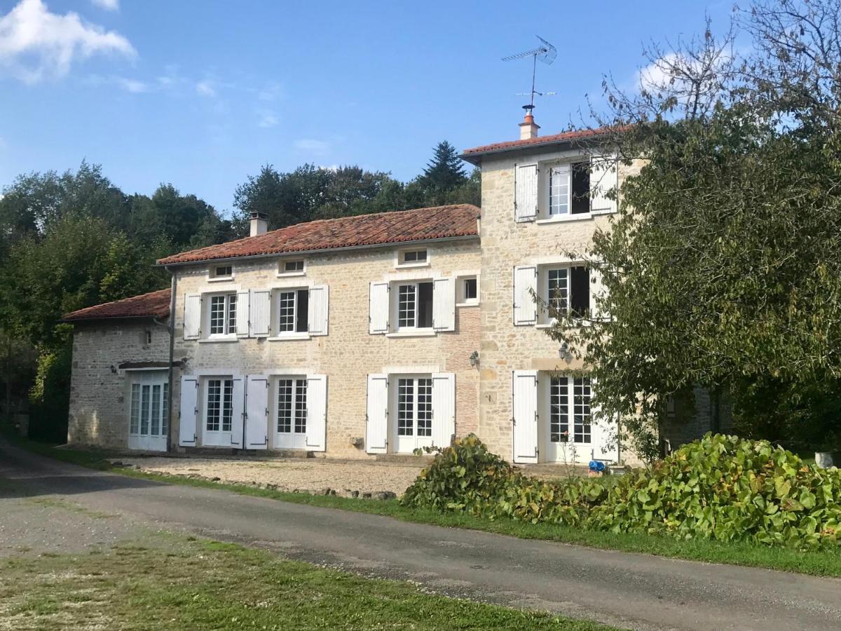 Moulin Sous La Vergne Nanteuil-en-Vallée Exterior foto